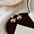 Orecchini a cavallo a dondolo placcati oro con perle su una scatola di velluto - Placcato Oro (Perno in Argento 925)