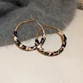 Créoles dorées avec texture imprimé léopard en simili cuir pour un style chic d'automne - Grandes créoles / 28# Tige en argent sterling 925 - Créole léopard marron