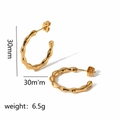 Detail view of gold 18k bamboo hoop earrings showing 30mm diameter and 6.5g weight info - C-Shape Bamboo Style (TE6062)