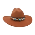 Sombrero de fieltro marrón con cuentas turquesas y banda de adorno étnico - Caqui
