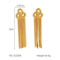 Détails de boucles d'oreilles pompon en acier doré 18K avec dimensions de 8cm de long - Style gland à nœud tissé doré (HC-E10246)