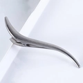 Detalle macro de la pinza para el pelo en S de 13,2cm con acabado de metal cepillado - Color gunmetal