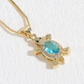 Colgante de tortuga con piedra azul océano y acabado en oro de 14k para mujer - Zircón Azul Agua