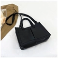Borsa tote minimalista in pelle nera con doppie tasche anteriori e tracolla rimovibile - Nero
