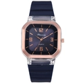 Dettaglio di orologio al quarzo quadrato con quadrante blu scuro e ghiera oro rosa - Blu