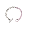 Detail van zilveren Figaro-armband met roze zirkoonstenen en OT-toggle sluiting - Zilveren Figaro Schakelarmband Met Dubbele Rij Roze Zirconia