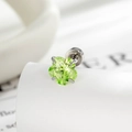 Groene bloem kristallen oorknopje met zilveren metalen basis en schroefsluiting - Fruitgroen (A1085-4)