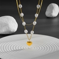Doppellagige Halskette mit unregelmäßigen Perlen und Herzanhänger mit LOVE-Gravur - Gold (N706)