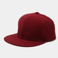 Detalle de los orificios de ventilación láser en una gorra hip-hop de visera plana roja oscura - Ajustable / Burdeos