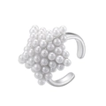 Dettaglio anello regolabile argento con perle bianche a forma di stella - Stella Color Platino