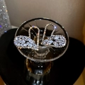 Détail de boucles d'oreilles cœur en argent avec zircons marquise et cristaux pavés - Style Marquise Coeur Argenté (19#)