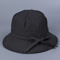 Detailtextur eines schwarzen Leinen-Sonnenhutes mit eleganter passender Schleife - M (56-58cm) / Schwarz