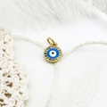 Macro-opname van boze oog hanger met blauw emaille en fonkelende kristallen - Small Rond Oog