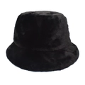 Dettaglio del cappello pescatore in pelliccia sintetica nera con morbida consistenza felpata - M(56-58cm) / Nero