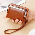 Portamonete vintage marrone in pelle con chiusura a scatto e cinturino da polso - Marrone