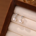 Eleganti orecchini a goccia in argento 925 con perle bianche in una scatola per gioielli - Argento 925 / 8mm Perla Artificiale / Oro Bianco-8mm/Modello Corto (E5206)