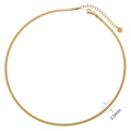Dettaglio della catena piatta a serpente dorata da 2,5mm con chiusura a moschettone - 2.5mm / Oro