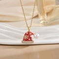 Collier pendentif bonnet de Noël doré avec émail rouge, perles et cristaux étincelants - Style Bonnet de Noël à Perles (XL0924) / Or