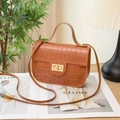 Bruine crossbodytas met krokodillenprint en gouden sluiting - Tan
