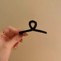 Elegant minimalist black matte hair claw clip with a twisted design for women - Small 7.5cm / Black