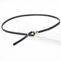 Fine ceinture femme en cuir noir avec une élégante boucle en métal doré chic - Noir