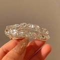 Eleganter Haarclip aus Acryl mit schimmernden unregelmäßigen Kristallen und Strass - Klarer Strass/Silber