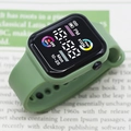 Orologio sportivo digitale con cinturino in silicone verde e quadrante nero quadrato - Verde Matcha