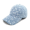Détail de la casquette de baseball en jean bleu clair avec motif floral jacquard blanc - M (56-58cm) / Bleu clair