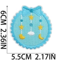 Dettaglio toppa ricamata con motivo luna e stelle per vestiti da neonato e accessori - Stile Stella e Luna con Fiocco (C23XX-095-07)