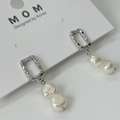 Minimalist S925 silver stud earrings with geometric frame and two white freshwater pearls - Silver Rectangular Frame Irregular Pearl