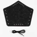Parabraccio in pelle punk nero con occhielli in metallo e allacciatura, vista piatta - Nero Bordo Arancione (HW001)