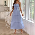Hellblaues Camisole-Maxikleid mit Schleife und Falten, präsentiert von einem Model - M / Blau