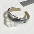 Y2K silver PU leather headband with metallic finish and rhinestone bow decoration - Heart Headband