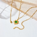 Collana d'oro con stella a otto punte e ciondolo in malachite verde su catena a sfere - Collana d'Oro E316