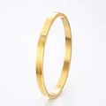 Minimalistischer 6 mm breiter Armreif aus 18K vergoldetem Edelstahl mit drei Diamanten - Drei-Steine-Armreif (40-A-7) / 6mm Breite / Gold