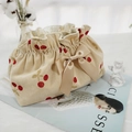 Beauty case in velluto beige con motivi a ciliegia e elegante fiocco di nastro - Ciliegia Rosa