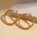 Détail de boucles d'oreilles créoles mates plaquées or 18 carats sur pierre - Grand (4cm) / Doré
