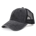 Dettaglio cappellino da baseball vintage lavato con rete traspirante e cinturino regolabile - Nero