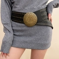Détail d'une ceinture en cuir noir vintage avec boucle florale en bronze et œillets en métal - 65# Noir Rond Relief Floral