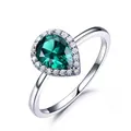 Elegante anillo de plata 925 con esmeralda talla pera y pavé de circonitas brillantes - Ruj046e-1 / Talla 7