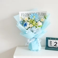 Handmade crochet flower bouquet in blue and white, perfect for home decor - Gesang Flower Blue Series