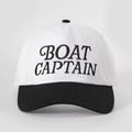 Dettaglio del ricamo Boat Captain su un cappello da baseball bicolore vintage - Regolabile / Splicing Bianco e Nero