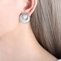 Silver-plated ribbed fan earring featuring a central round white pearl in a vintage style - White Imitation Pearl (Silver Tone)