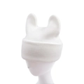 Detalle del gorro de punto blanco con diseño de orejas de gato sobre un fondo minimalista - Talla única / Blanco