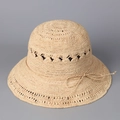 Détail du motif au crochet ajouré et du nœud délicat sur le chapeau de paille beige - M (56-58cm) / Motif de Rideau de Raphia