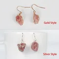 Orecchini in pietra di cristallo rosa fatti a mano in finitura oro e argento - Avvolto in Filo d'Oro / Quarzo Fragola