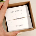 Bracelet artisanal avec pierre de naissance de décembre en tanzanite et perle dorée - Décembre-Tanzanite (Coffret)