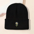 Klassische schwarze Strickmütze mit zarter Gänseblümchen-Stickerei für Damen und Herren - Einheitsgröße / Schwarz