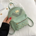 Mini zaino da donna verde menta in pelle PU con borchie metalliche miste decorative - Verde