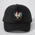 Détail de casquette trucker noire avec imprimé coq bière et maille arrière respirante - Tout Noir